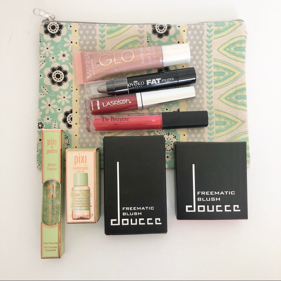 New Makeup 9 Piece Bundle - Picture 1 of 10